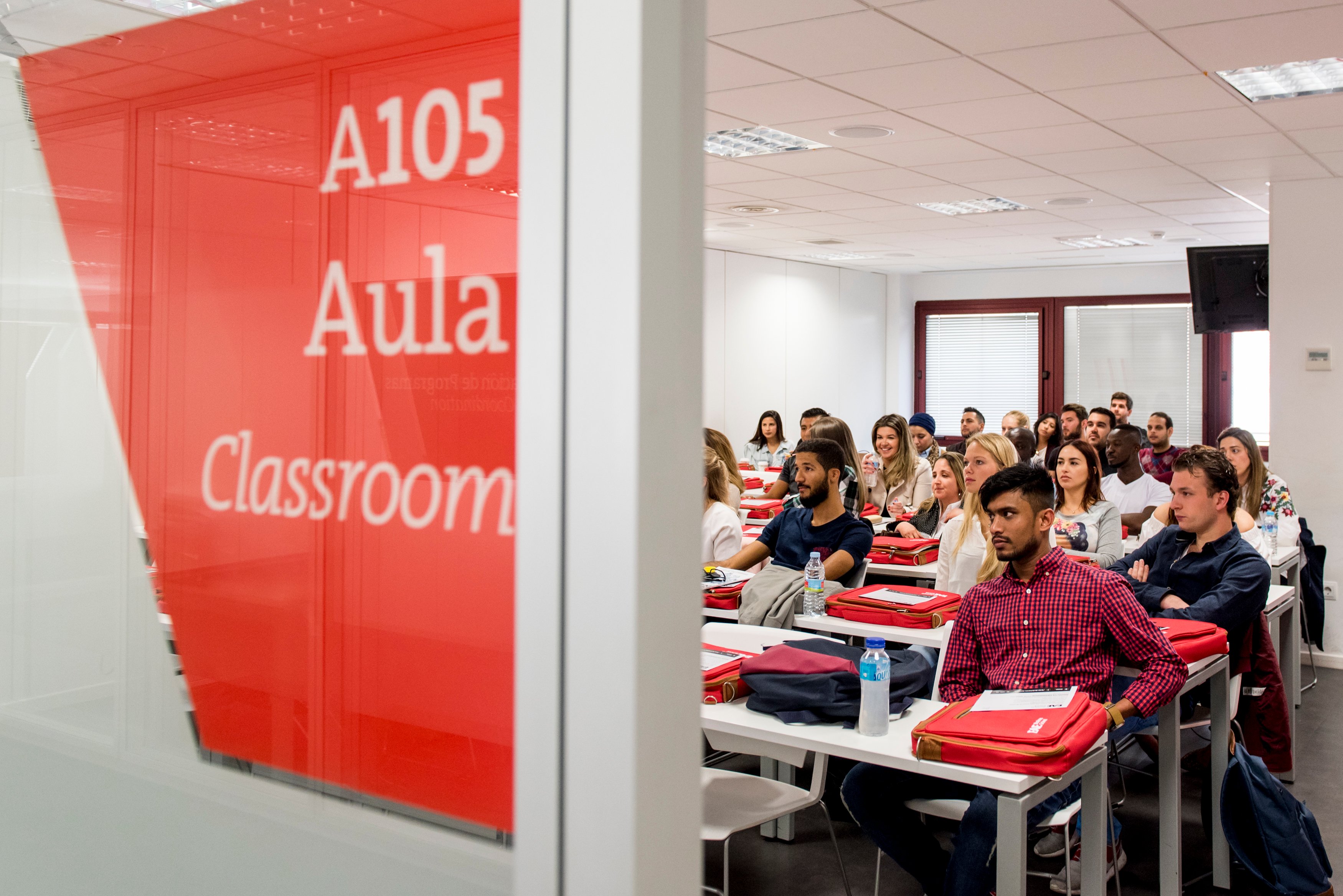 Presentations, teambuilding and a cultural tour to welcome students at the two Madrid Campuses