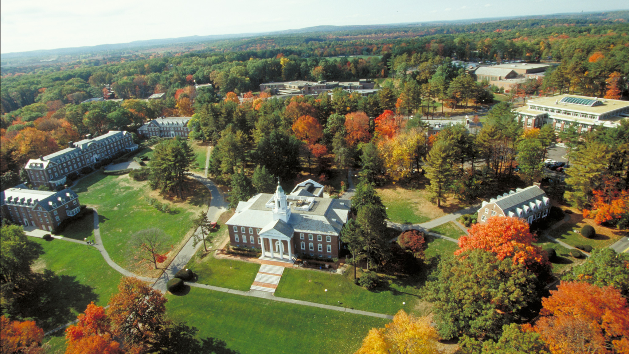Babson College dispone de cuatro campus, todos ellos en EE. UU.: Boston, San Francisco, Miami y Wellesley.