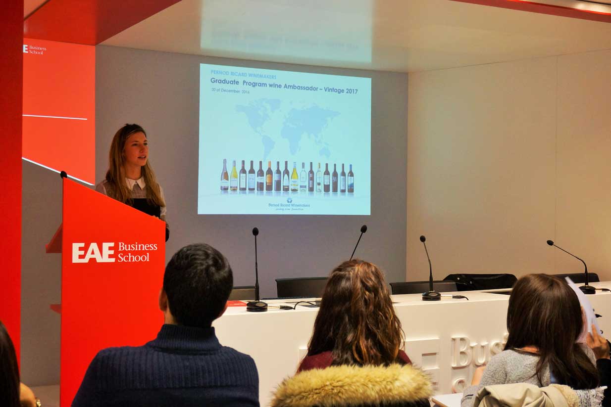 Adelie Guyonnaud, Graduate Wine Ambassador de Pernod Ricard Winemakers, session of Company Meeting organized by the Professional Careers Service