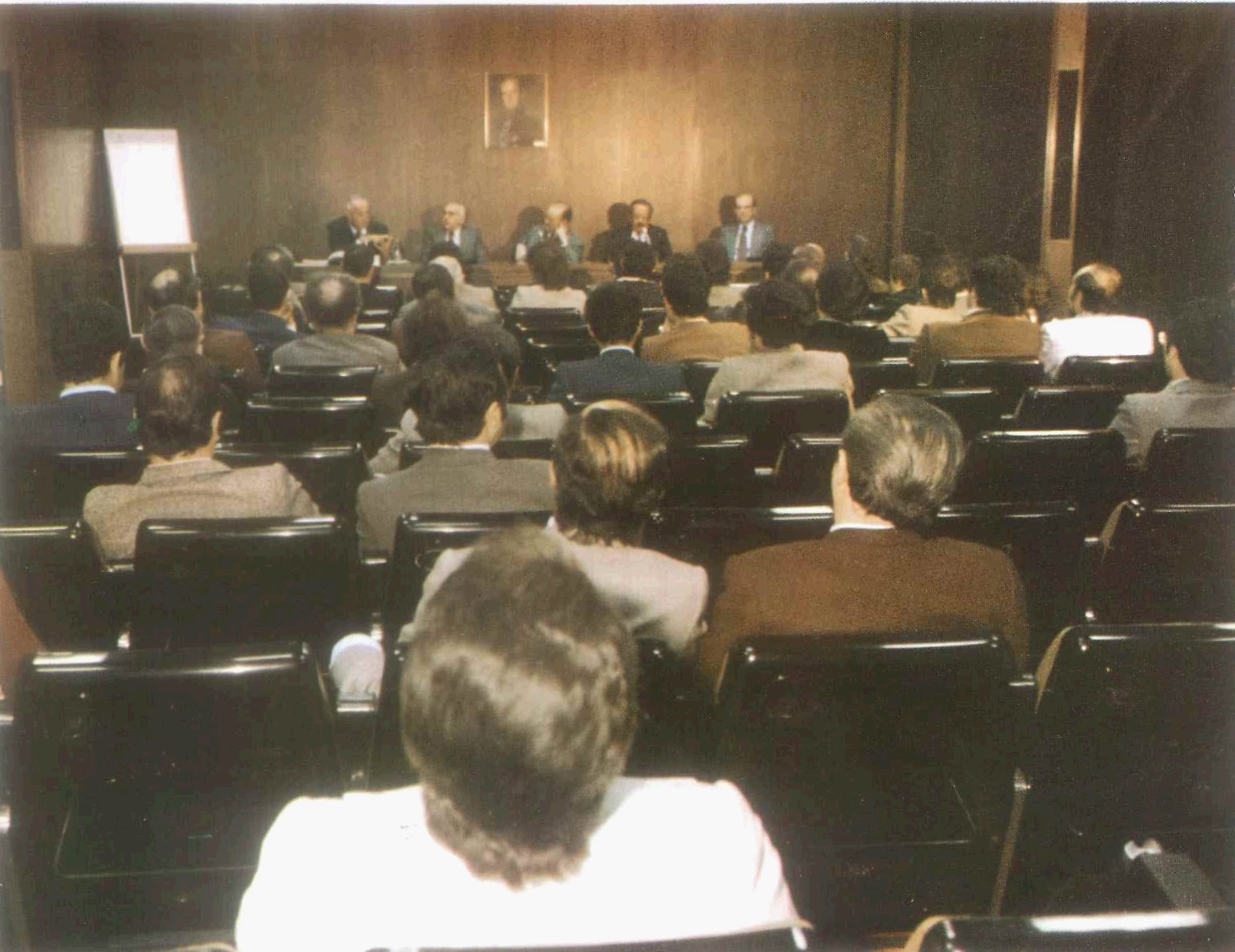 Antiguo salón de actos durante un evento académico