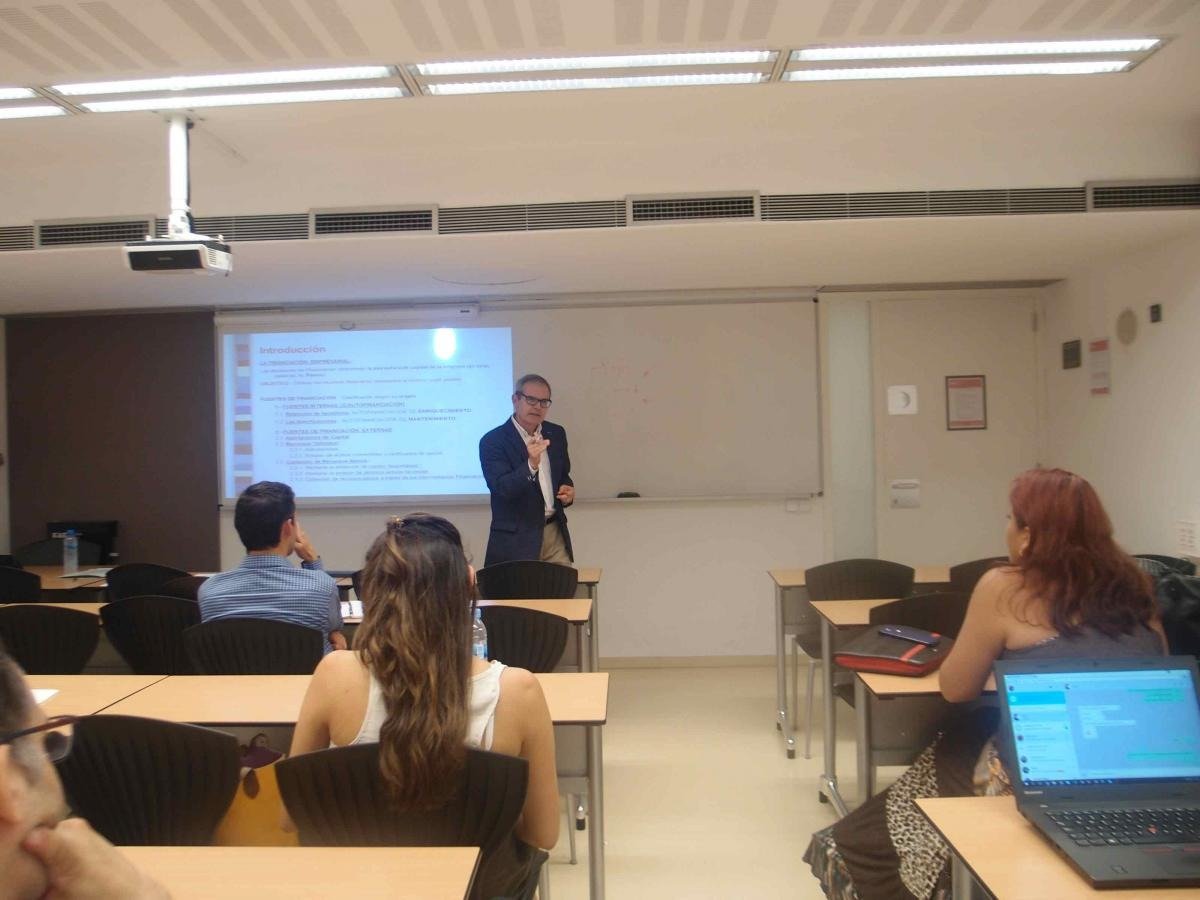 Xavier Olsina, profesor de EAE Business School, en la sesión Programa Enfocados