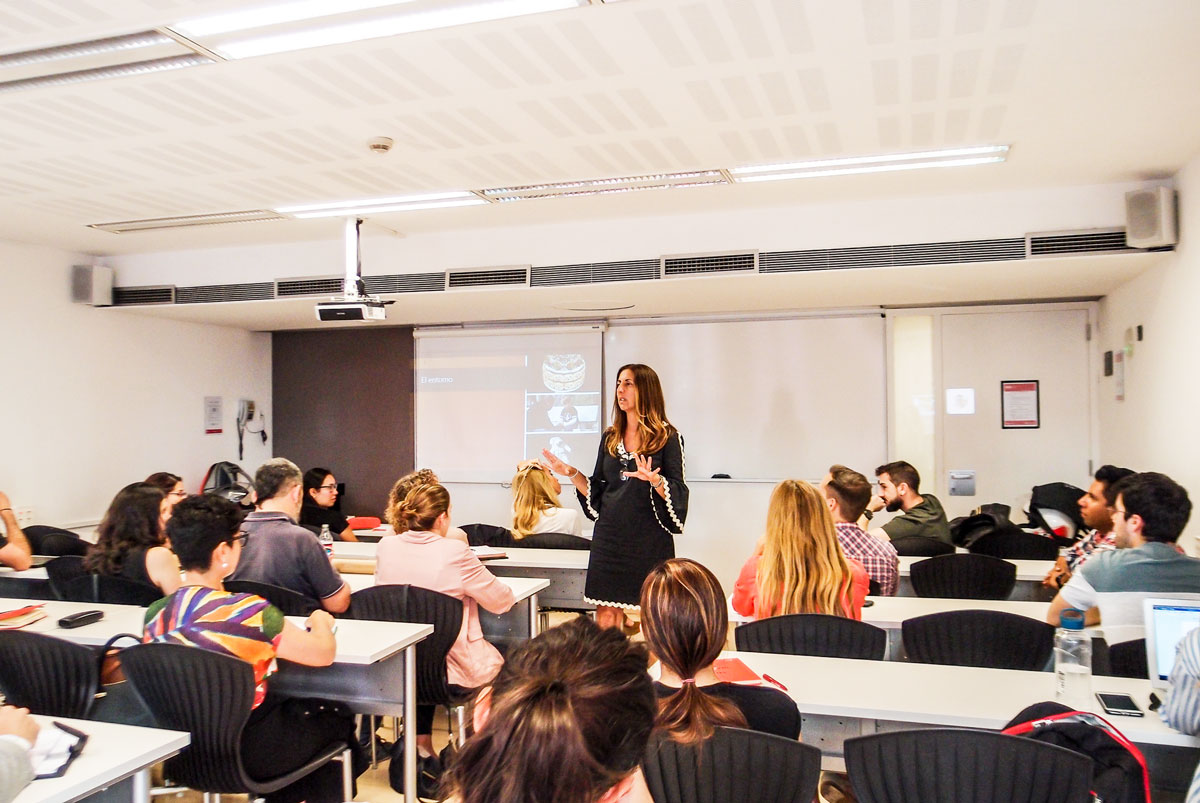 Maite Moreno impartiendo la sesión