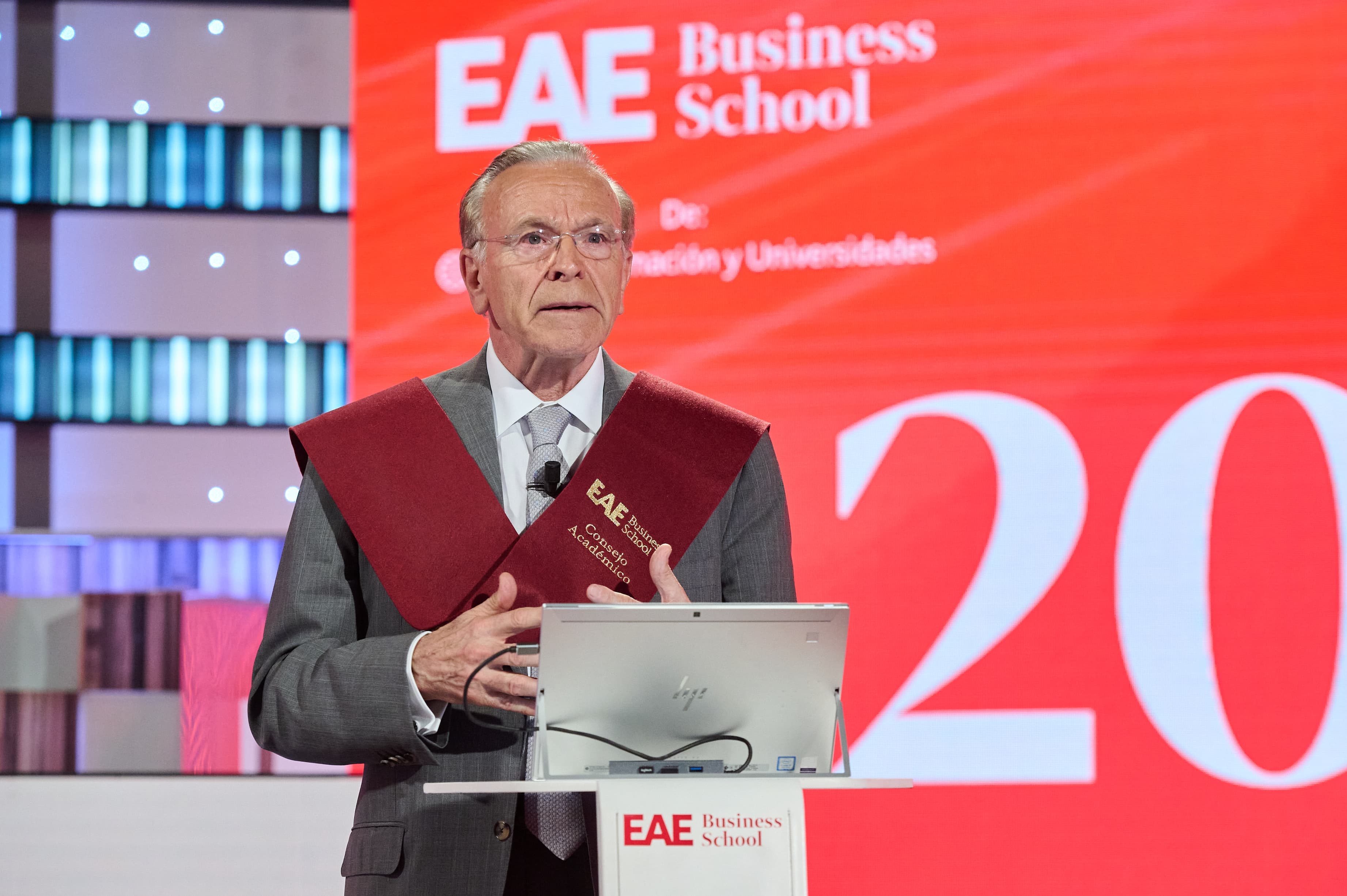 Isidro Fainé: “El verdadero líder es auténtico, puedes confiar en su palabra y en sus intenciones, aprende de sus errores y da ejemplo”