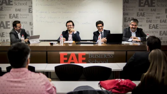 Project Management: two approaches, one vision