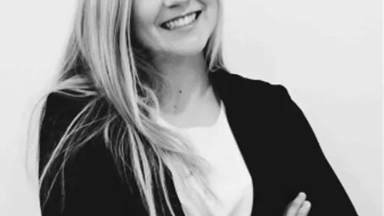 María Sviggum, ex alumna del Máster en Dirección de Recursos Humanos de EAE Business School y consultora de selección GT Linkers