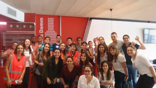 Alumnos del Máster de Supply Chain Management de EAE Business School en su visita a la fábrica de cervezas DAMM