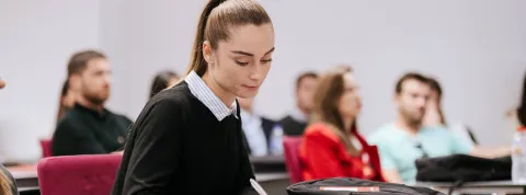 imgi_1_grado-administracion-direccion-empresas-ADE-entrevista-Albert-Ariso-2-EAE-JPG