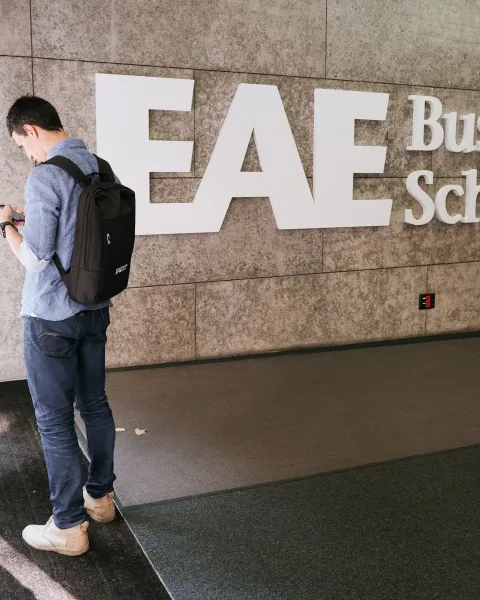 Alumno en la sede de EAE Business School