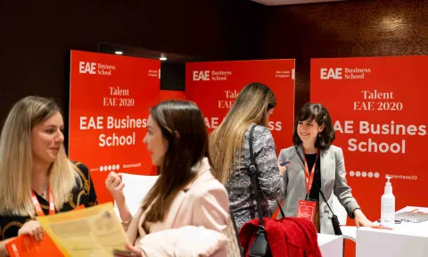 Young women talking at Talent EAE 2020