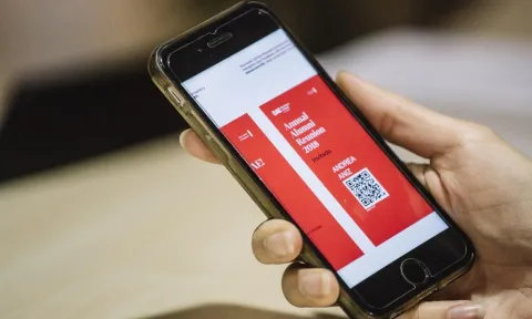 EAE Business School student holding a mobile