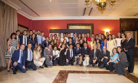 Los alumnos de cuarto de ADE celebran su acto de clausura en el Círculo Ecuestre de Barcelona