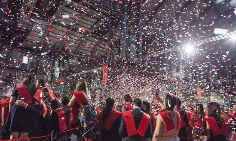 Más de 5.000 personas asisten a la graduación de EAE en Barcelona