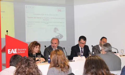 Presentación del I Barómetro sobre la Gestión del Talento en España de DCH, en el salón de actos de EAE Business School.