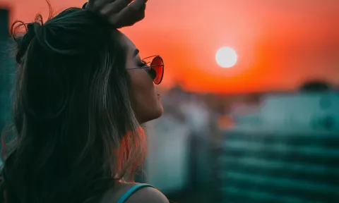woman looking at the horizon