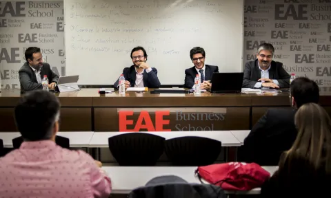 Project Management: two approaches, one vision