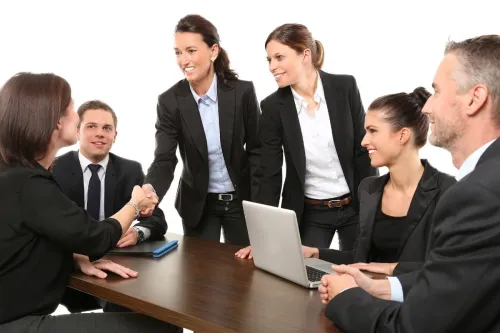 Equipo de RRHH dando la bienvenida a nuevo compañero