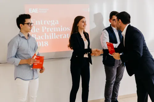 EAE entrega los Premios Bachillerato "Ideas para la Nueva Economía" EAE entrega los Premios Bachillerato "Ideas para la Nueva Economía"