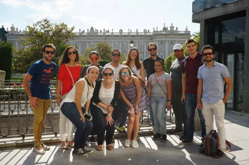 Recorrido por una de las murallas de Madrid, en la visita cultural de EAE Business School