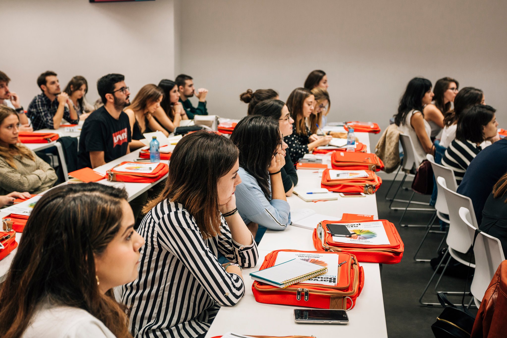 EAE Business School amplía su oferta con un Máster de Comunicación y RSC
